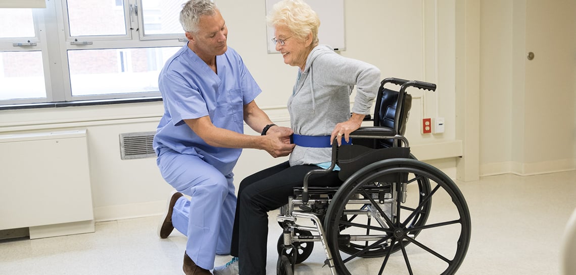 gait-belt-caregiver-guide-patient-movement