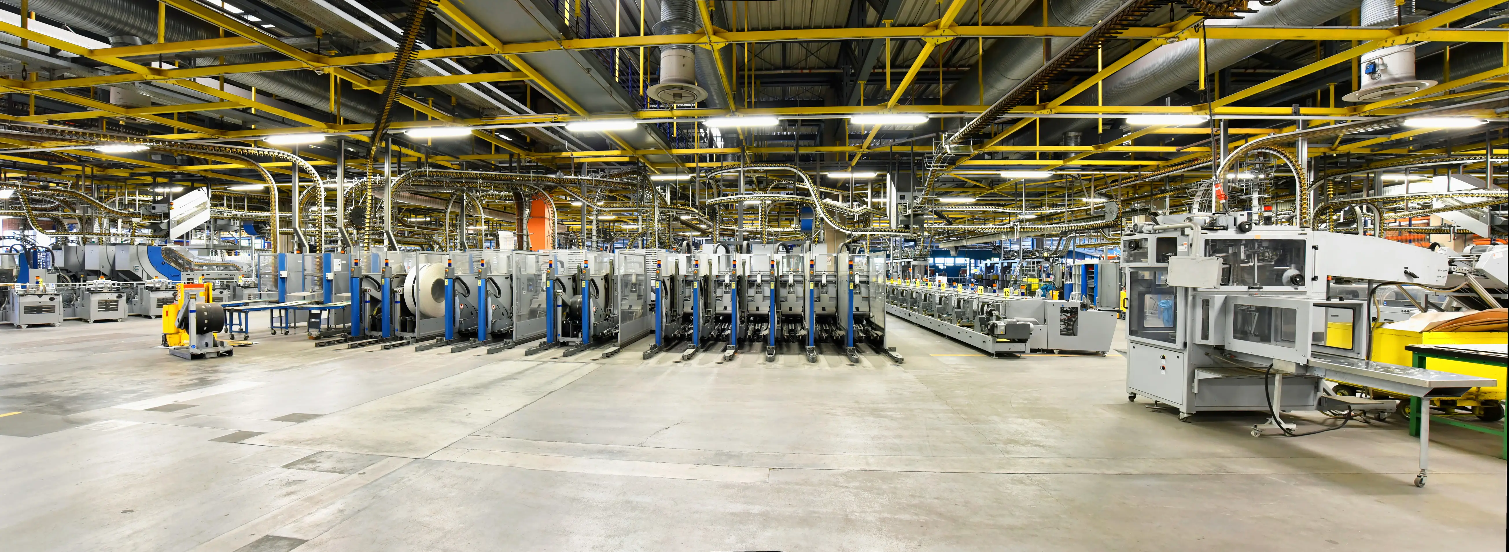 Manufacturing-Assoc-iStock-1210538755