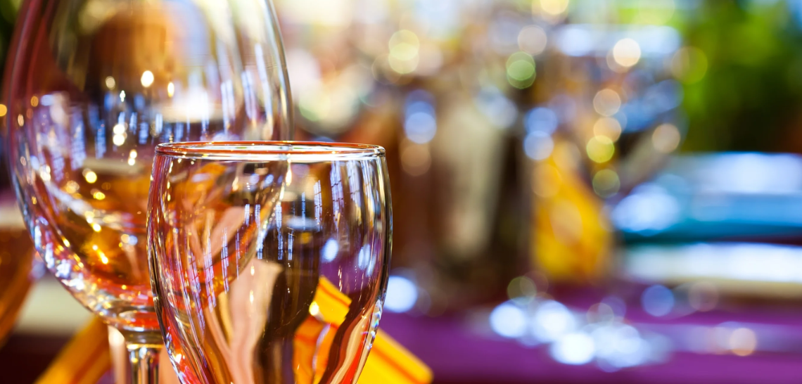 restaurant-glasses-istock-494560824-1140x546